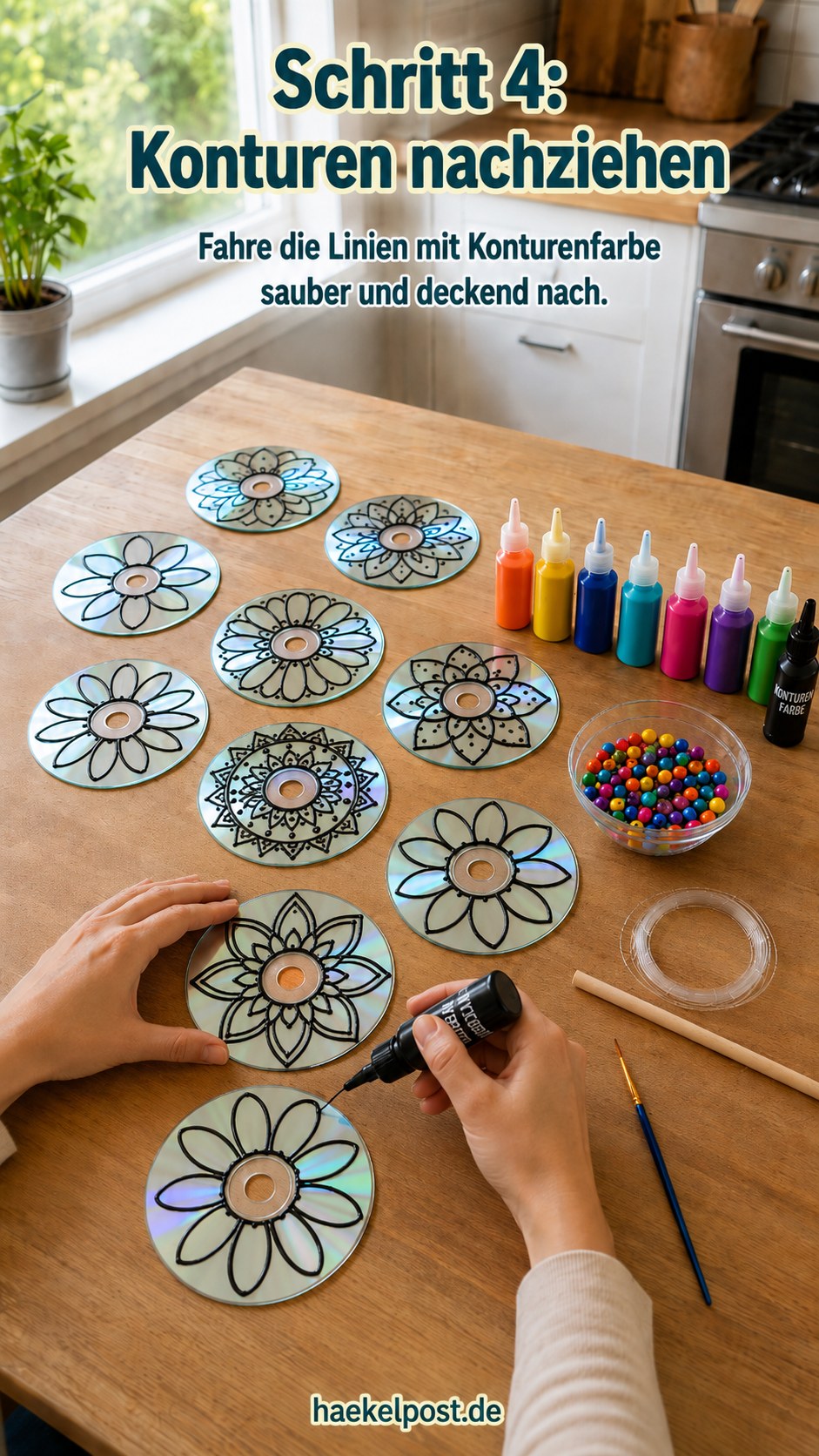 Konturenfarbe zieht die Linien der Mandala-Blumen auf der CD klar und deckend nach