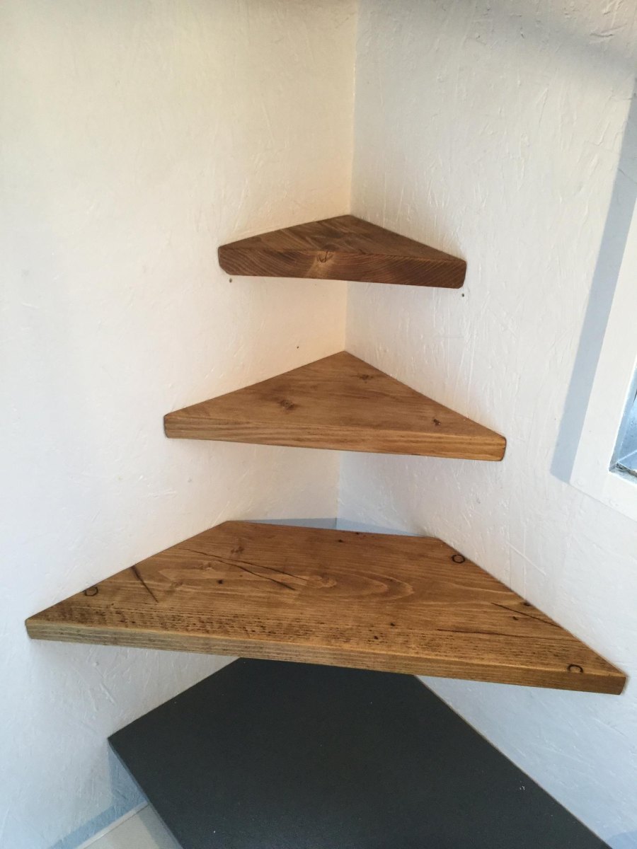 Holz Eckregal kleiner Raum