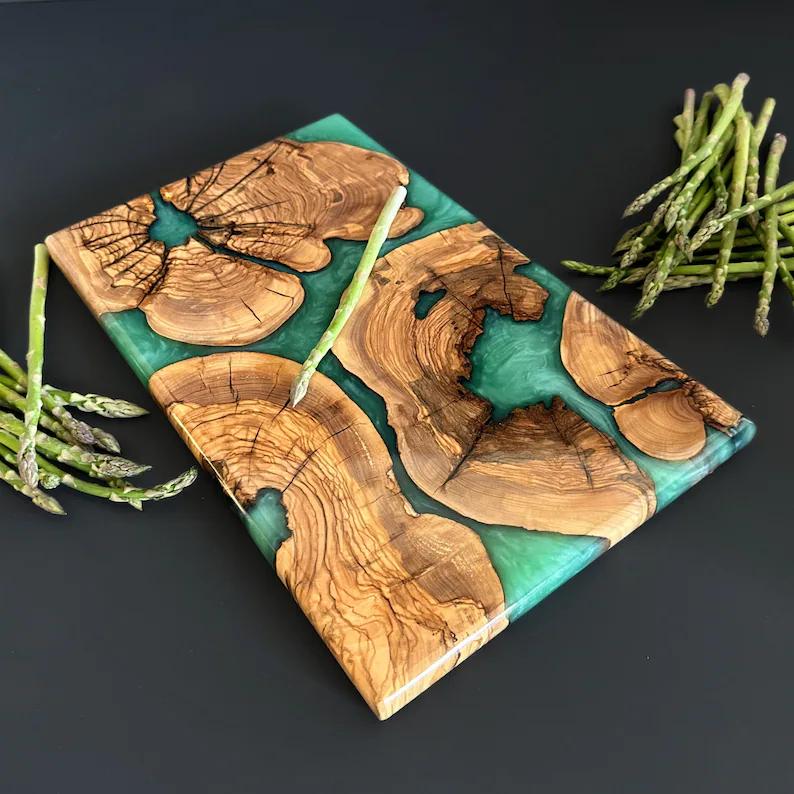 Holz Schneidebrett mit Epoxidharz