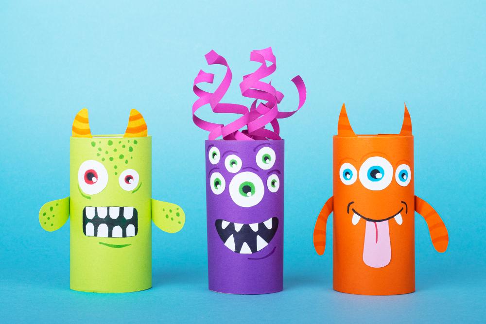 Monster aus Klopapierrollen