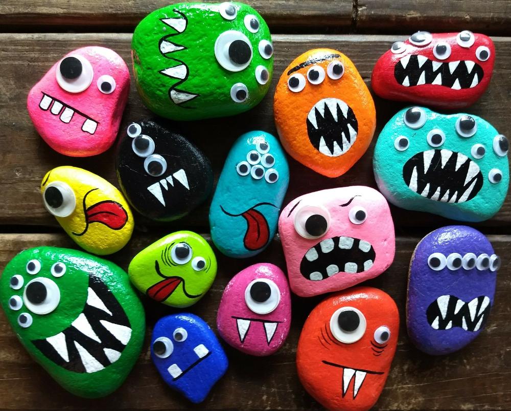 Bunte Monster Steine als Kinder Bastelidee