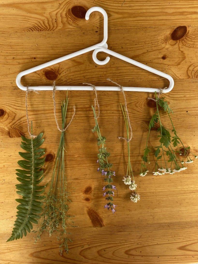 Upcycling Deko aus Kleiderbügeln kreativ gestalten