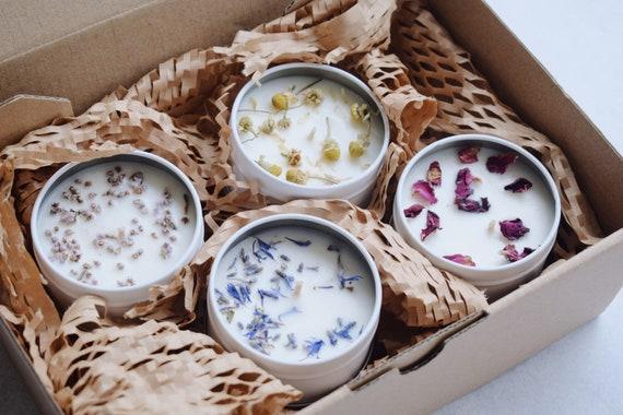 Kleine Geschenkkerze mit Blumen