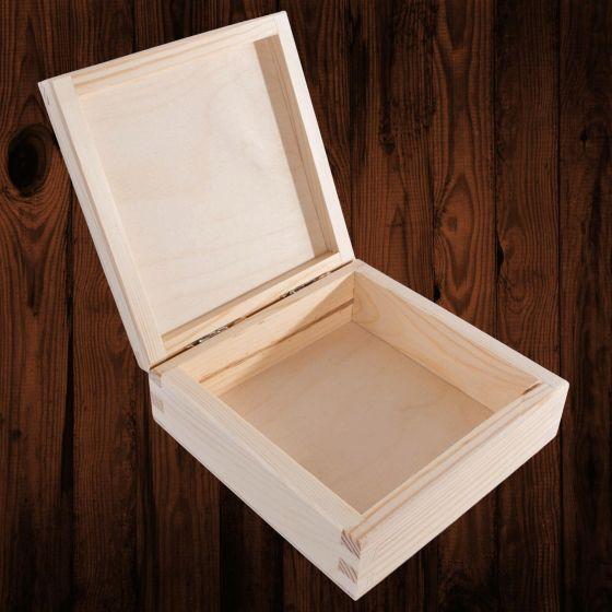 Kleine Holzbox mit Deckel