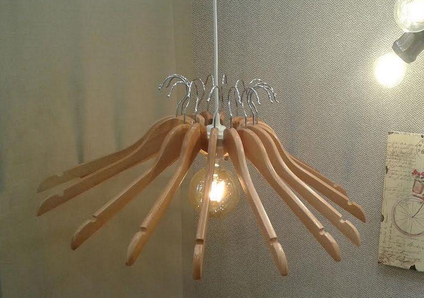 Lampenschirm aus alten Kleiderbügeln