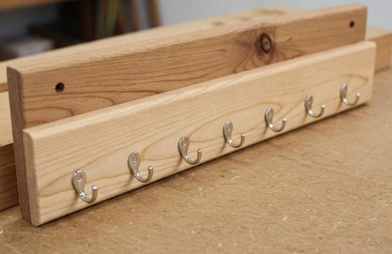 Schlüsselbrett aus Holz mit Haken