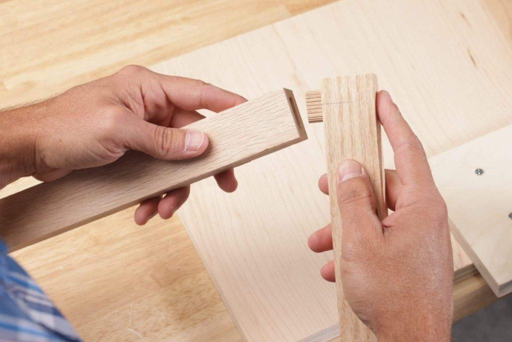 Holzteile trocken vor dem Verleimen prüfen