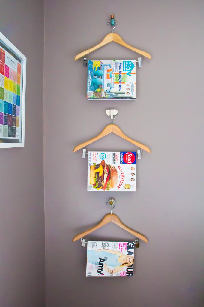 Zeitschriftenhalter aus Kleiderbügeln